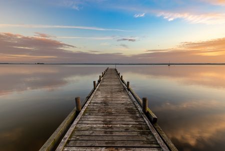 Steg ragt aufs Steinhuder Meer