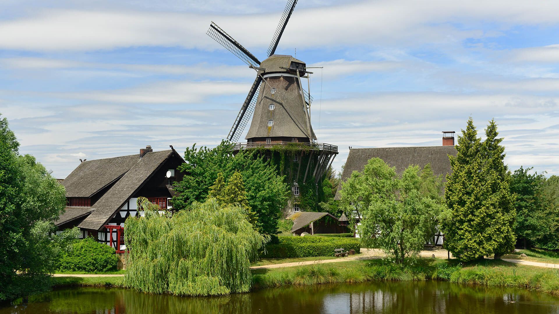 Blick auf die Sanssouci -Mühle im Mühlenmuseum Gifhorn