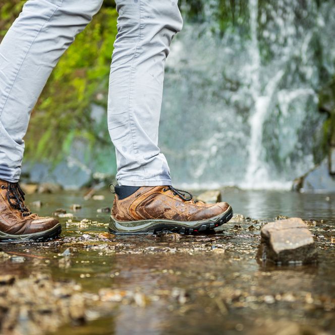 Wanderer am Spiegelthaler Teich