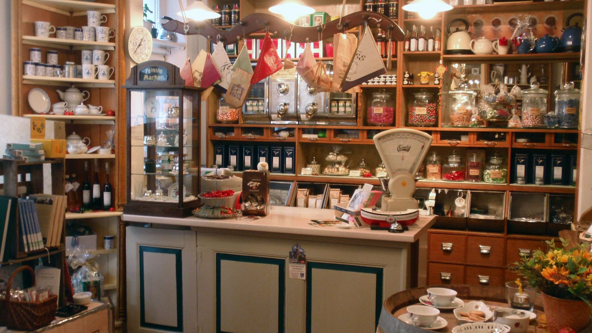 Das Bild zeigt eine Innenaufnahme vom Bünting Teemuseum