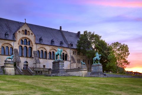 Kaiserpfalz Goslar in der Abenddämmerung