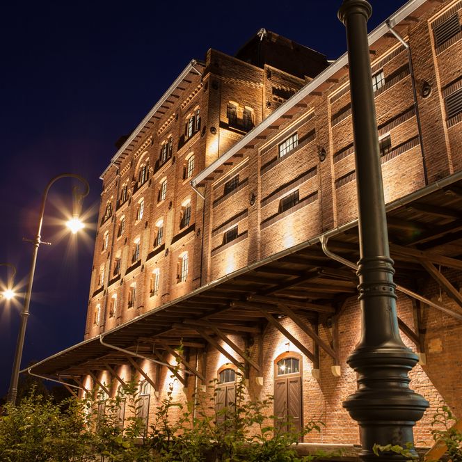 ps-speicher-hauptgebäude-bei-nacht