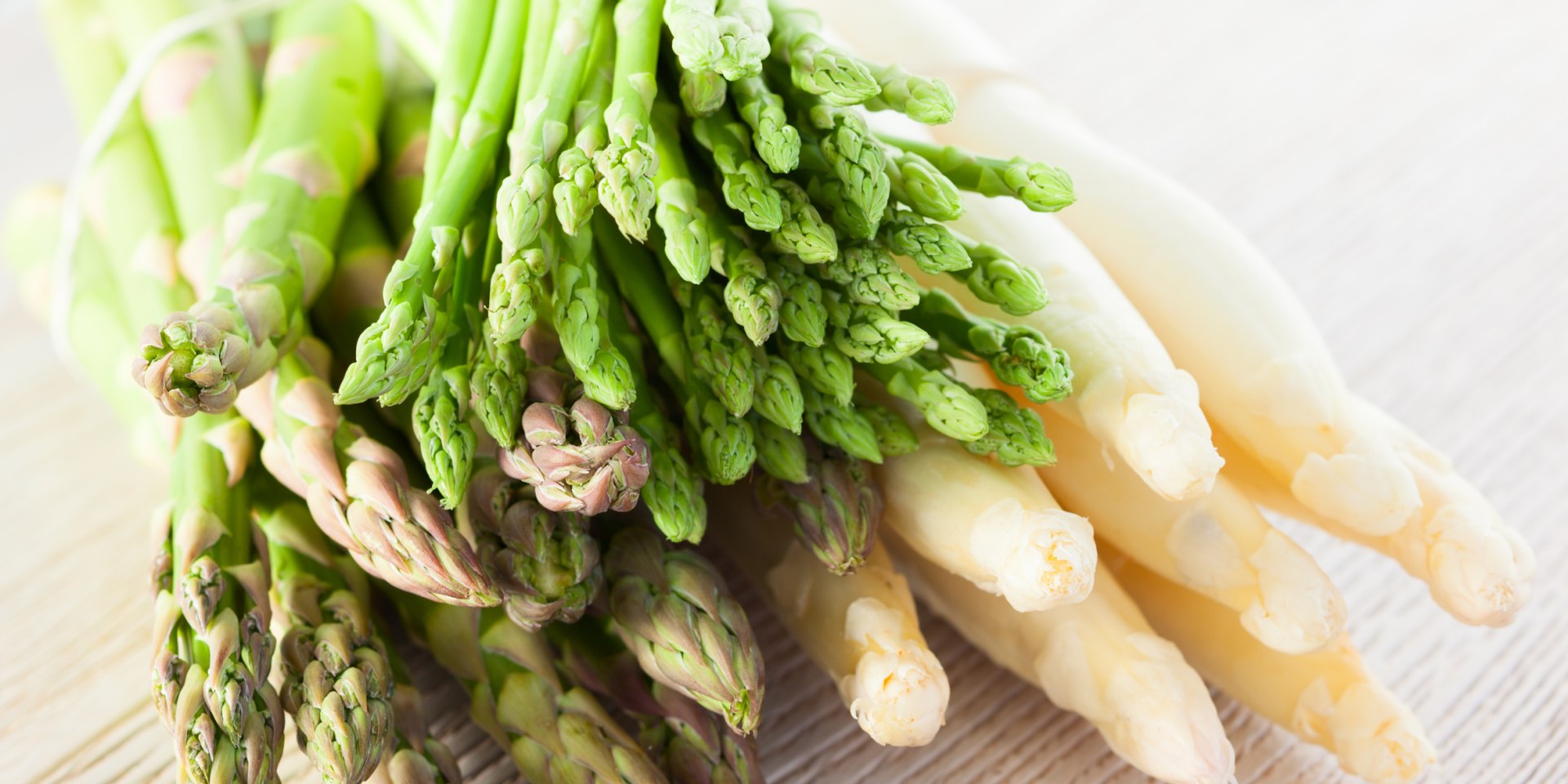 fresh asparagus, © Fotolia - svetlana kolpakova