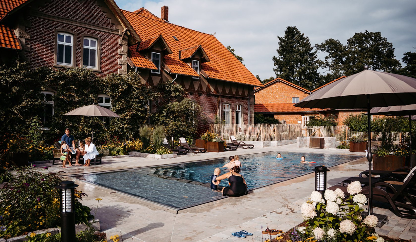LandhotelAverbeck_outdoor-swimming-pool, © Landhaus Averbeck