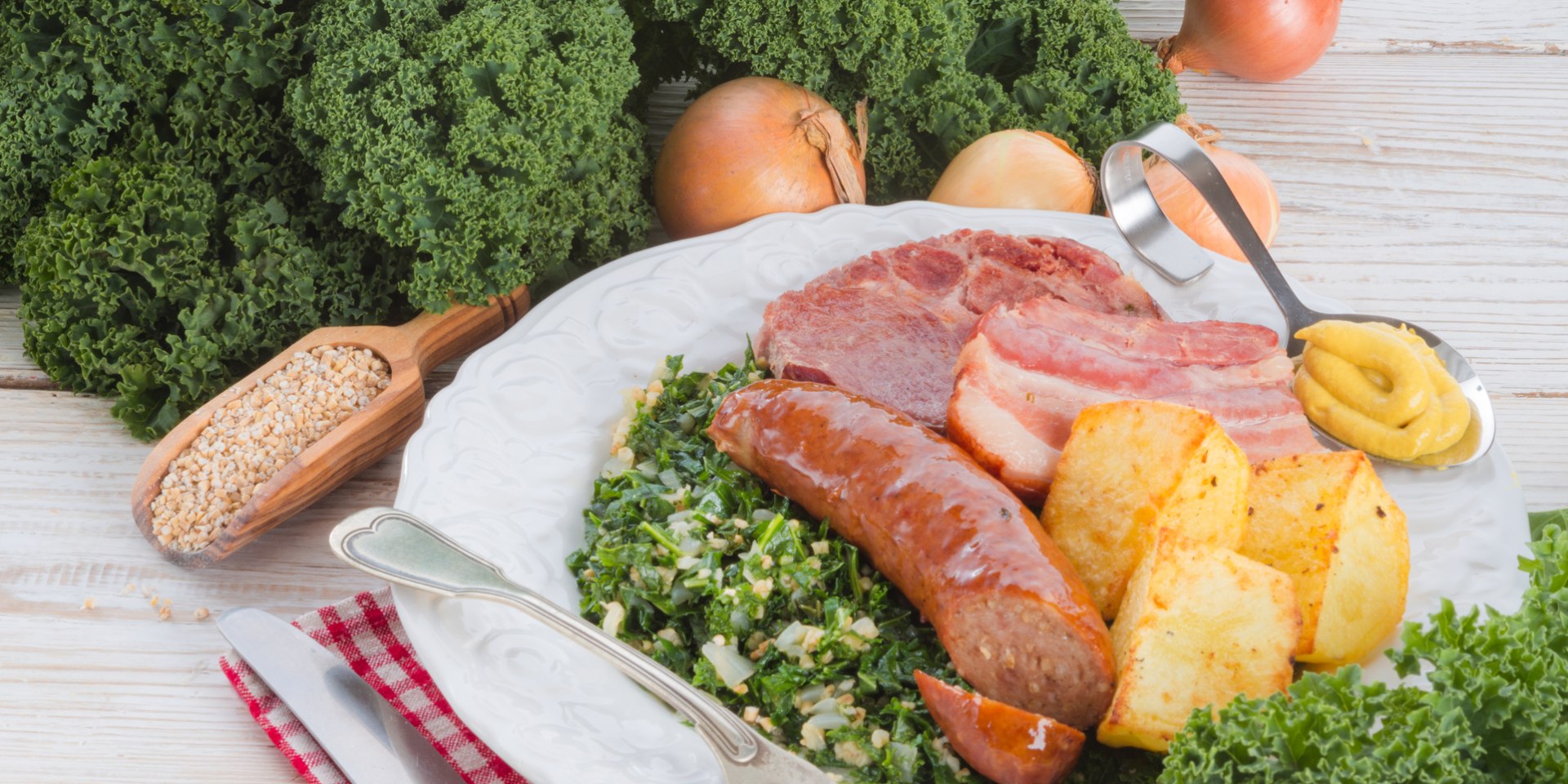 The plate is stocked with kale, pinkel, potatoes and smoked pork., © Fotolia - Dzinnik Darius