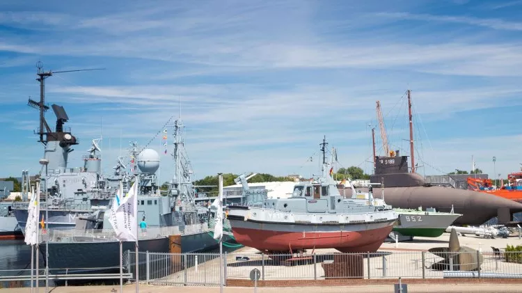 Navy ships in the habor, © Wilhelmshaven Touristik &amp; Freizeit GmbH / Rainer Ganske