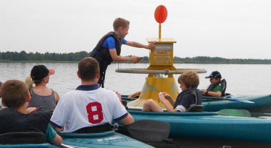 Children at the post buoy Steinhuder Meer, © Daniel Quambusch / Michael Bibo