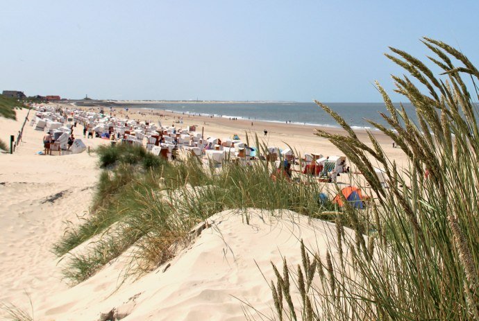 Dünen und Strand auf der Ostfriesischen Insel Baltrum, © Kurverwaltung Baltrum / Denis Metz