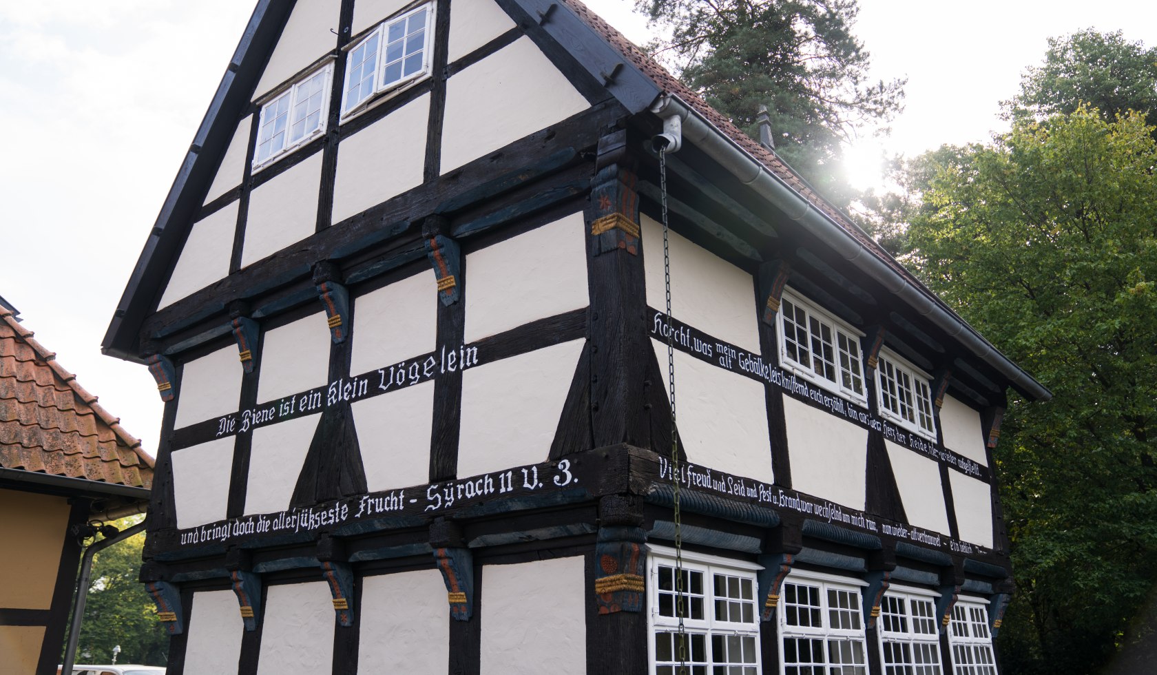 Half-timbered house with inscription in the French garden in Celle, © TourismusMarketing Niedersachsen GmbH 