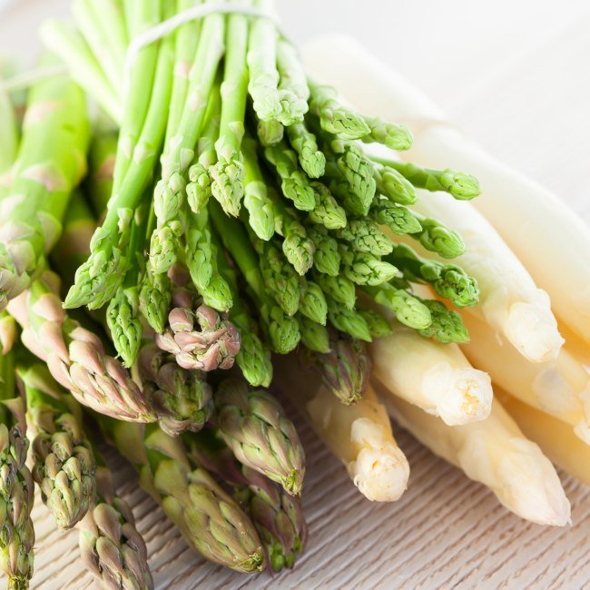 fresh asparagus, © Fotolia - svetlana kolpakova