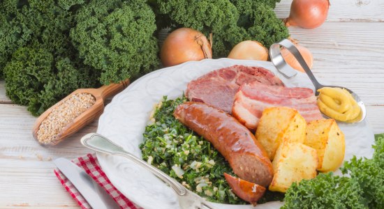 The plate is stocked with kale, pinkel, potatoes and smoked pork., © Fotolia - Dzinnik Darius