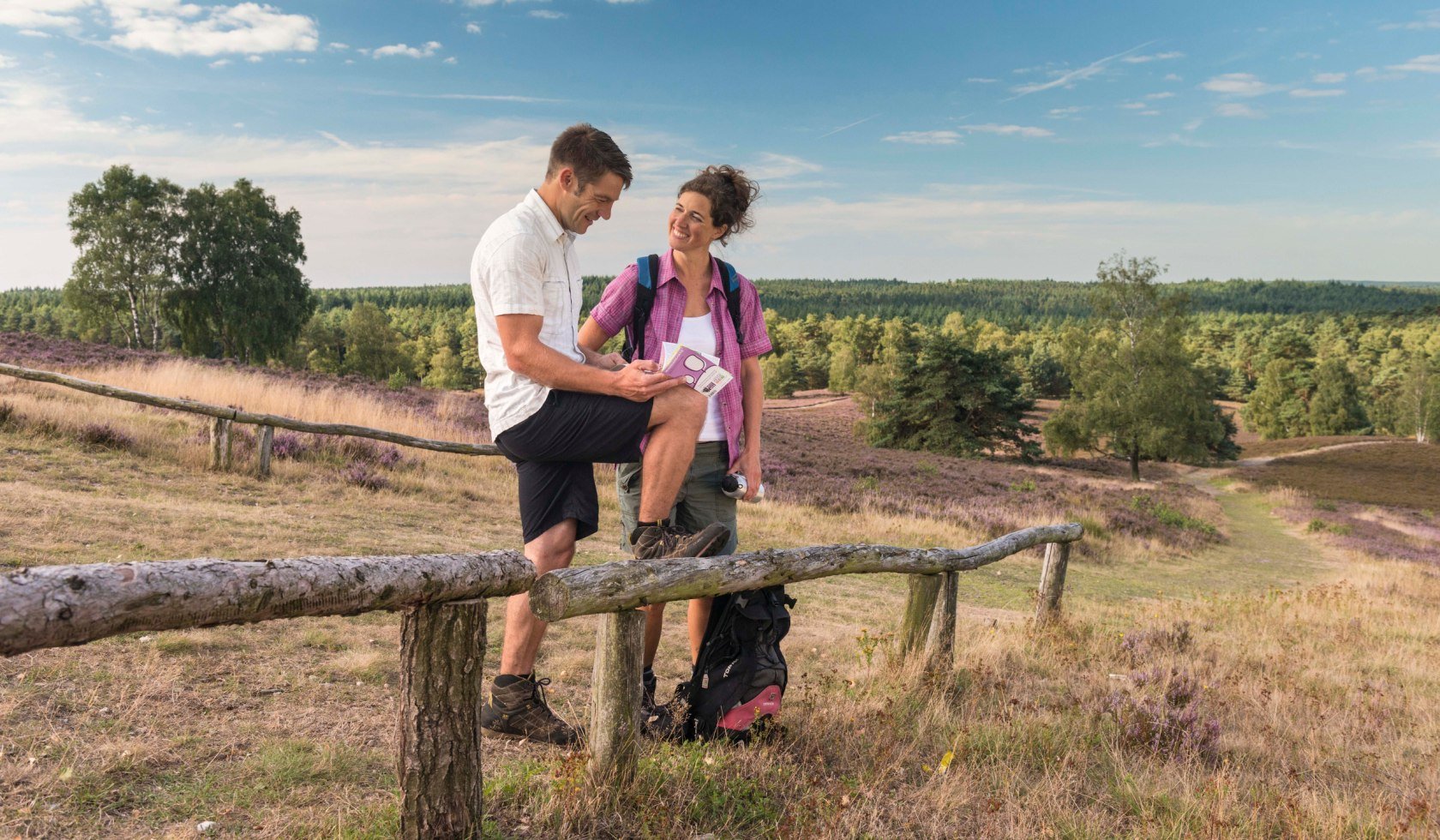 Hiking at the Brunsberg, © Lüneburger Heide GmbH / Dominik Ketz