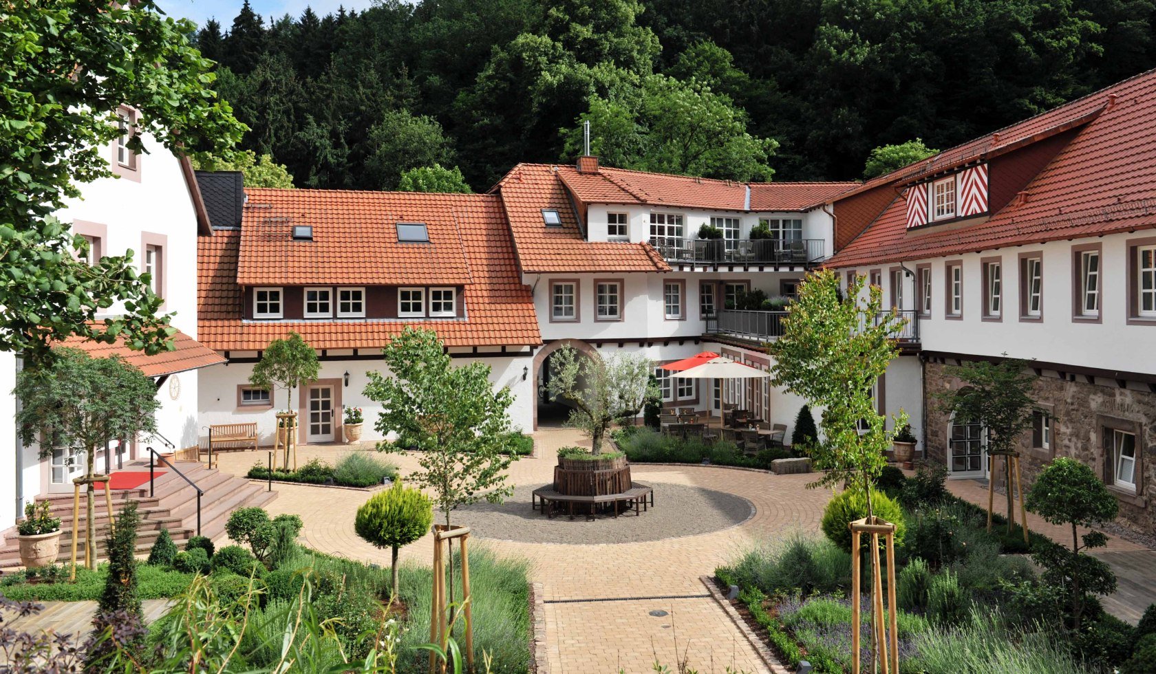 Hardenberg castel hotel courtyard, © Hardenberg BurgHotel