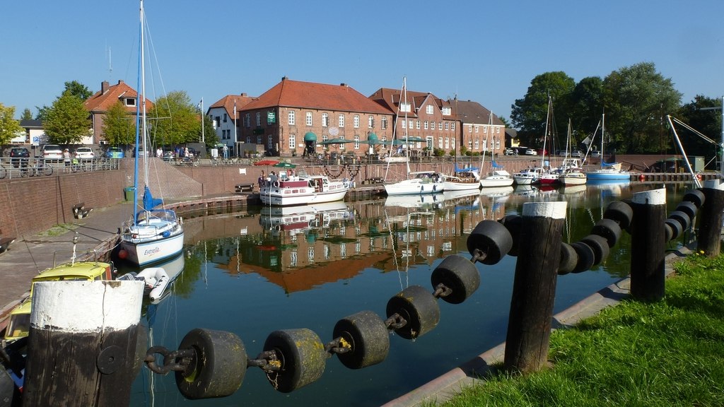 Cutter in the old harbour in Hooksiel in Ostfriesland at the North Sea in Niedersachsen (Lower Saxony), © www.ostfriesland.travel Cutter in the old harbour in Hooksiel in Ostfriesland at the North Sea in Niedersachsen (Lower Saxony), © www.ostfriesland.travel