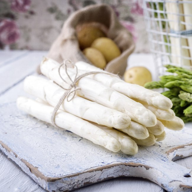 Asparagus white and green, © Fotolia / H. Leitner