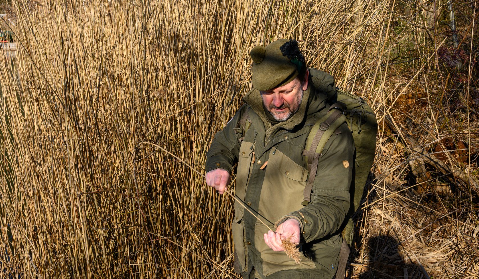 Hermannsburg_Clywd_Owen_Bushcraft_Faehrtensuchen_CC0_Karjetta_20250319_21, © Lüneburger Heide GmbH/Dennis Karjetta