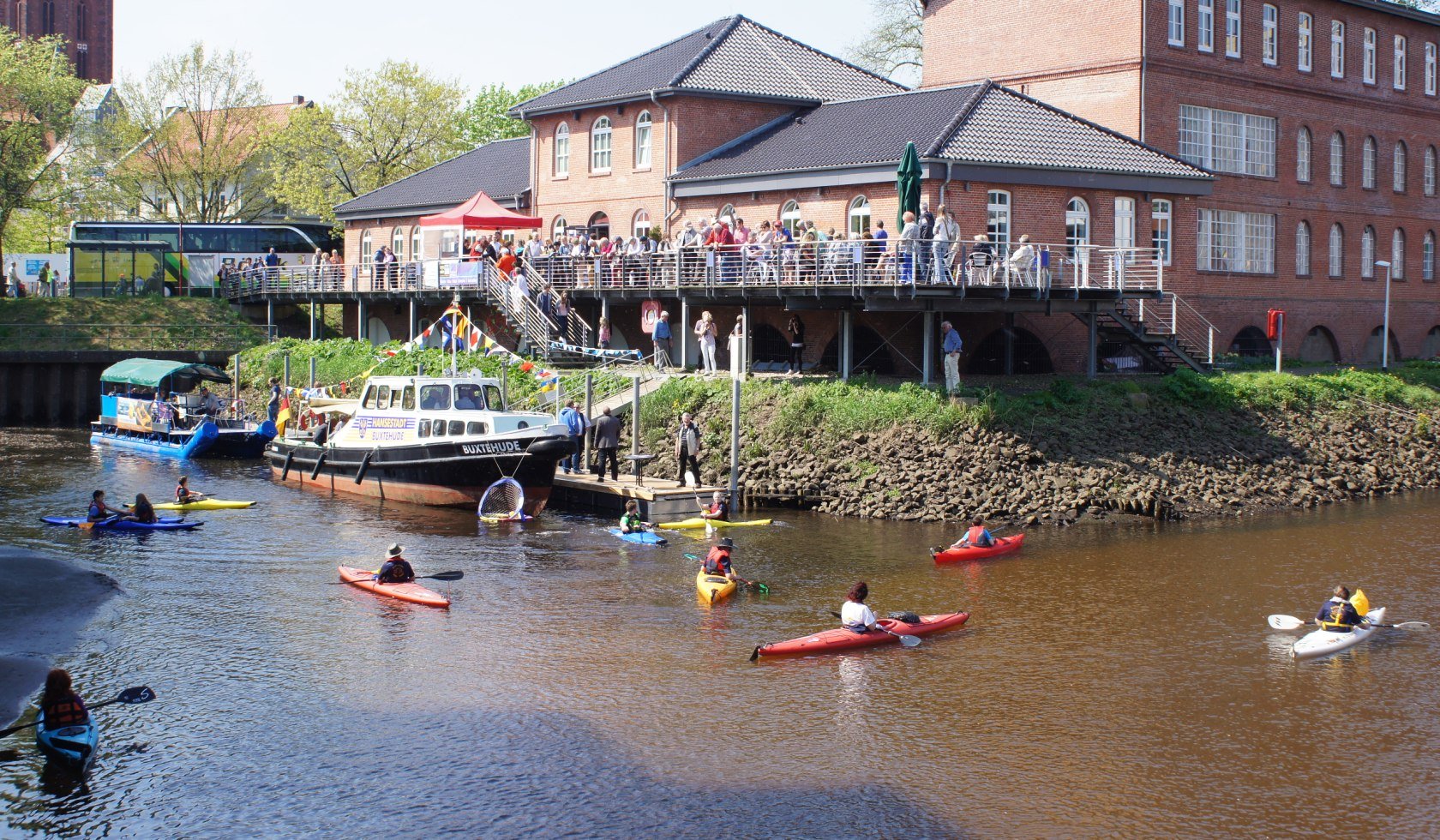 Kanus bei Buxtegude, © Tourismusverband LK Stade/Elbe e. V. / Susanne Seemann