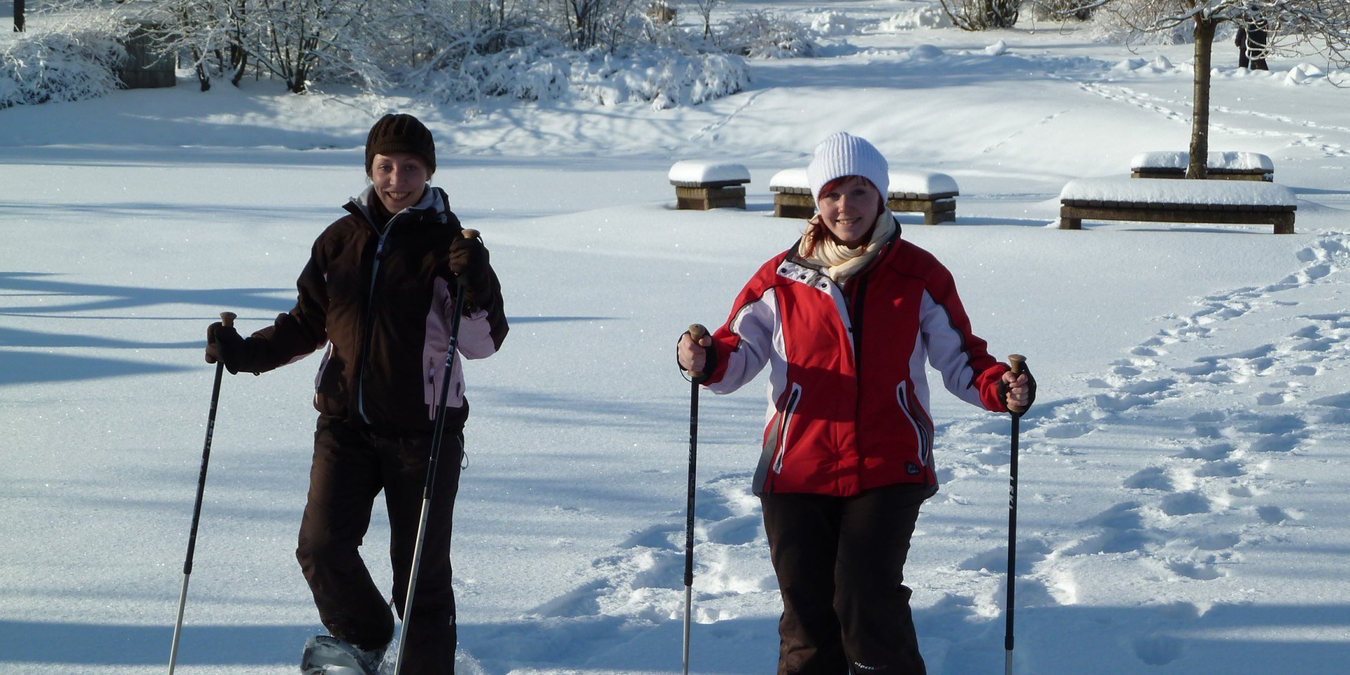 Two women are hiking with snow boots in the Harz , © HAHNENKLEE tourismus marketing gmbh