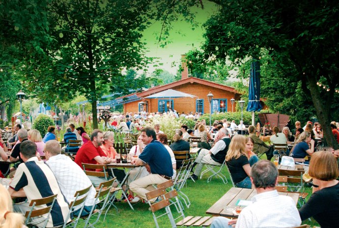 Die Insel - Restaurant and Beer Garden, © Hameln Marketing und Tourismus GmbH