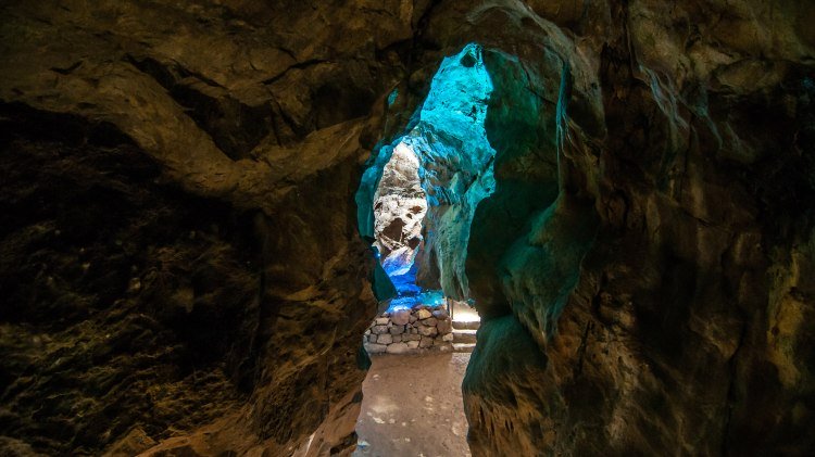 Dripstone Cave: View of the waterfall towards Brückmannsaal, © HEZ/ Günther Jentsch