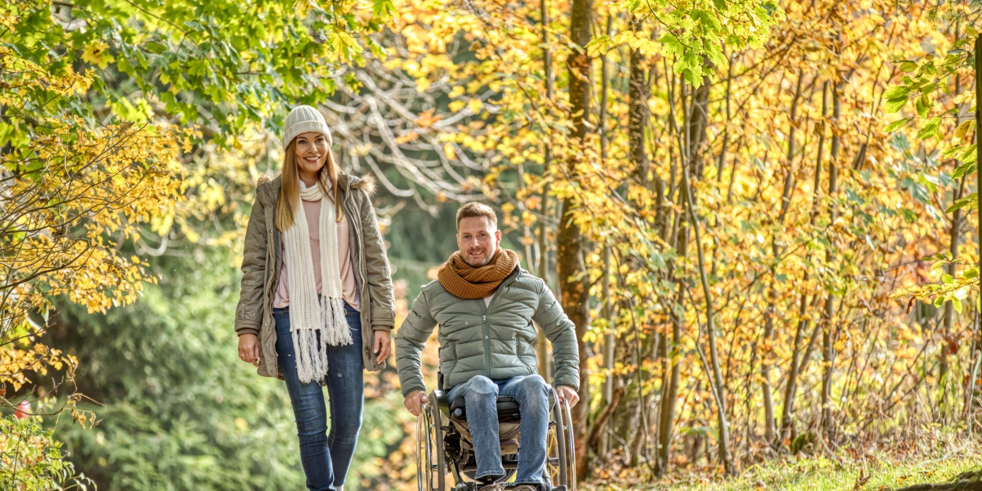 Couple walking in the autumnal nature near Goslar, © TMN/Christian Bierwagen