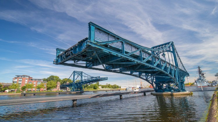 Kaiser-Wilhelm bridge, Wilhelmshaven , © Wilhelmshaven Touristik &amp; Freizeit GmbH / Martin Stöver