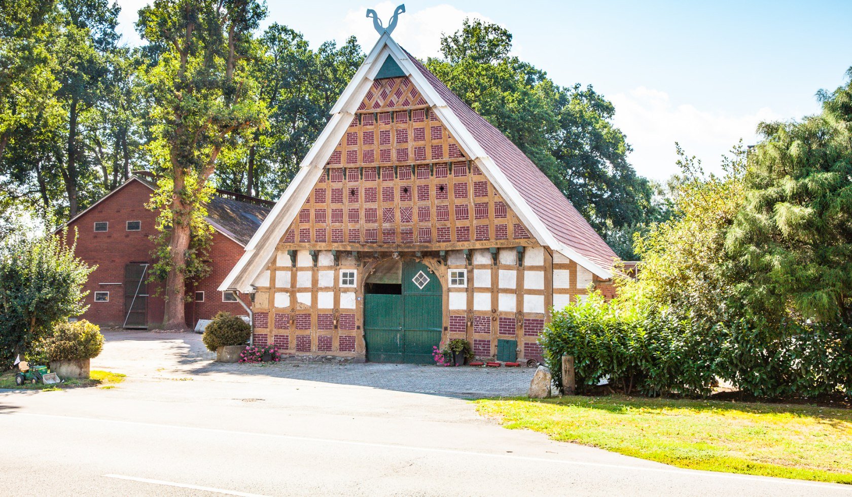 Barn on farm in Oldorf, © malopo