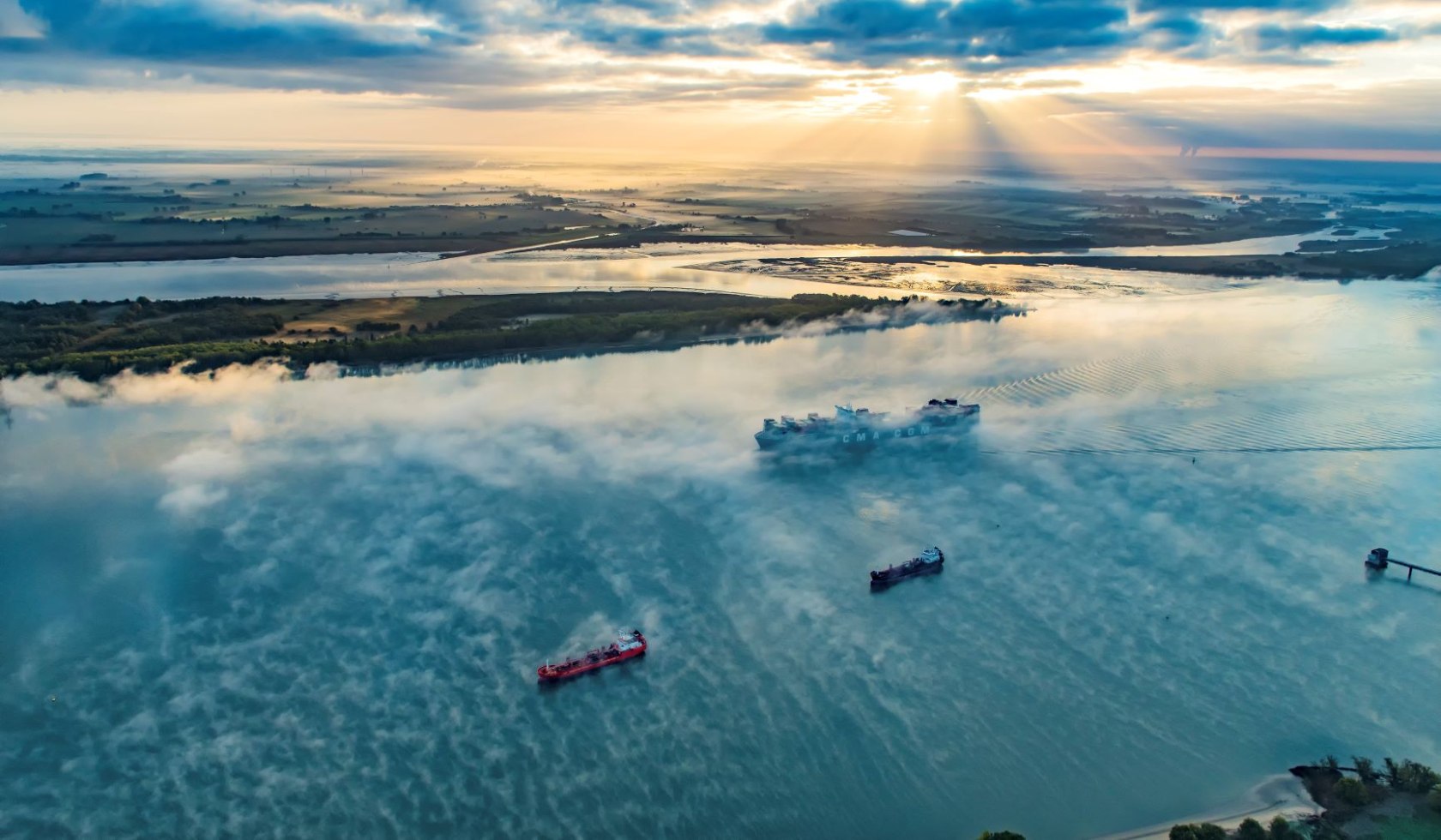 Container ships on the Elbe aerial photograph, © Martin Elsen