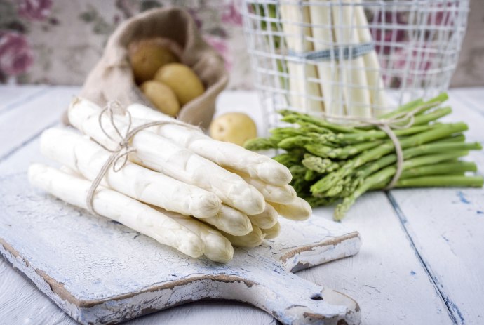 Asparagus white and green, © Fotolia / H. Leitner
