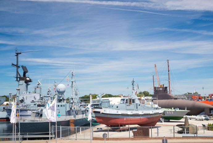 Navy ships in the habor, © Wilhelmshaven Touristik &amp; Freizeit GmbH / Rainer Ganske