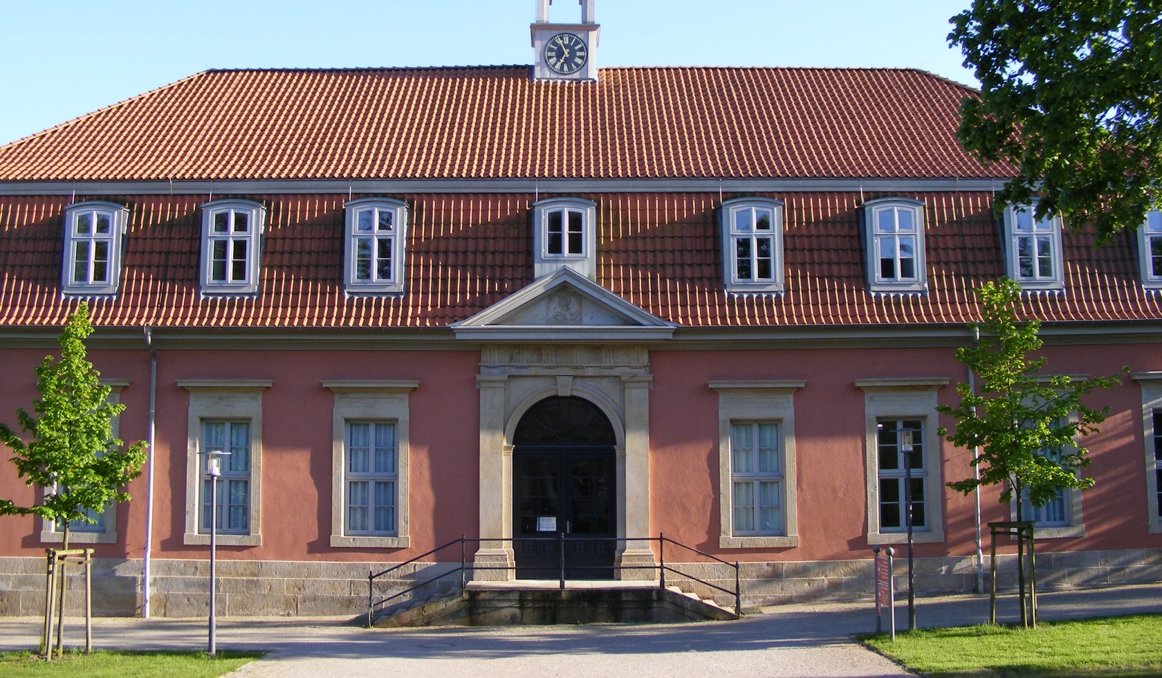 The pink building with the red roof., © Mittelweser-Touristik GmbH