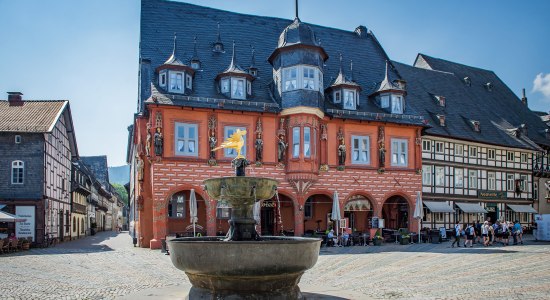Kaiserworth in Goslar with the market fountain in the foreground, © GOSLAR marketing gmbh / Stefan Schiefer Kaiserworth in Goslar with the market fountain in the foreground, © GOSLAR marketing gmbh / Stefan Schiefer
