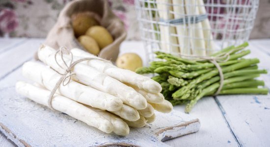 Asparagus white and green, © Fotolia / H. Leitner