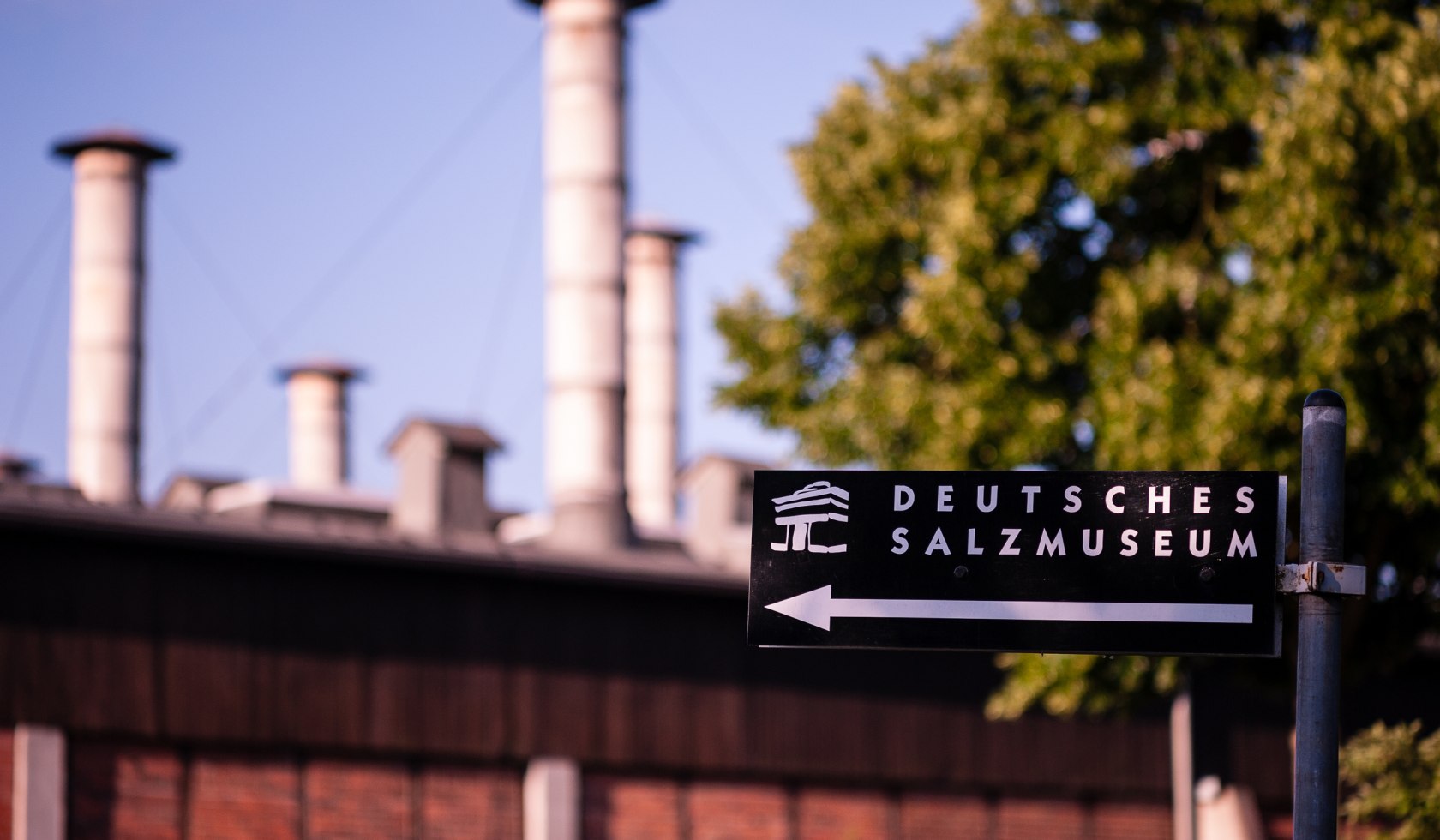 Signpost to the German Salt Museum in Lüneburg., © Lüneburger Heide GmbH / Markus Tiemann