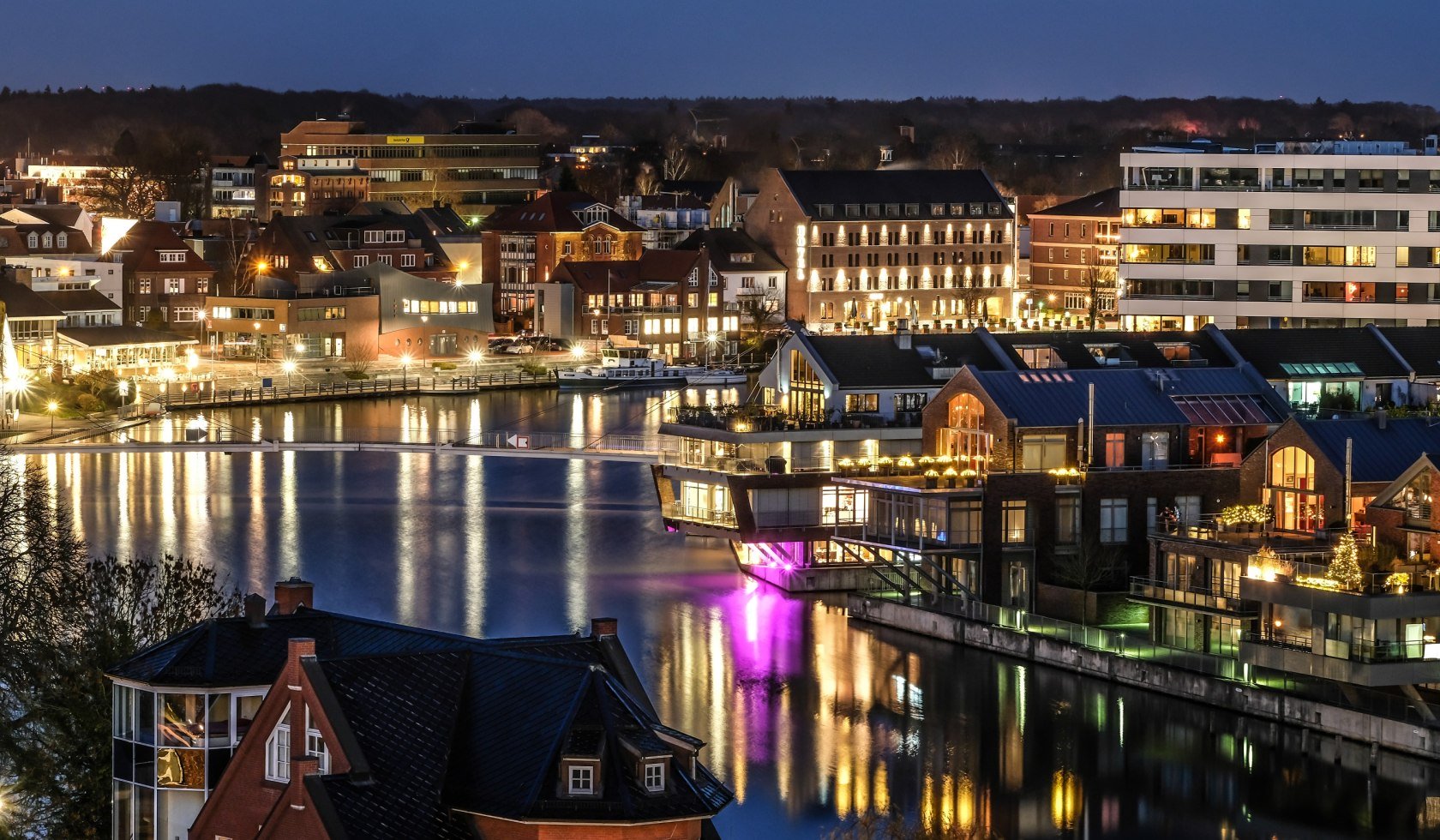 Harbour of Leer at nighttime, © Stadt Leer / L. Klemmer