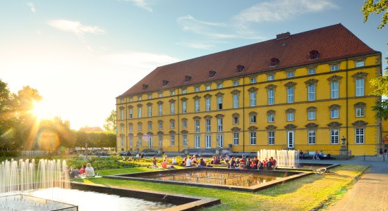 Osnabrück Castle mit people, © DZT/Francesco Carovillano