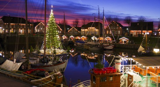 Harbour illuminated by fairy lights in the evening, © Ottmar Heinze
