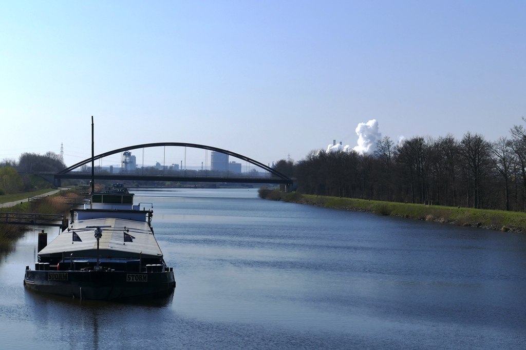 View from branch canal to steel mill in Salzgitter, © Tourist-Information Salzgitter