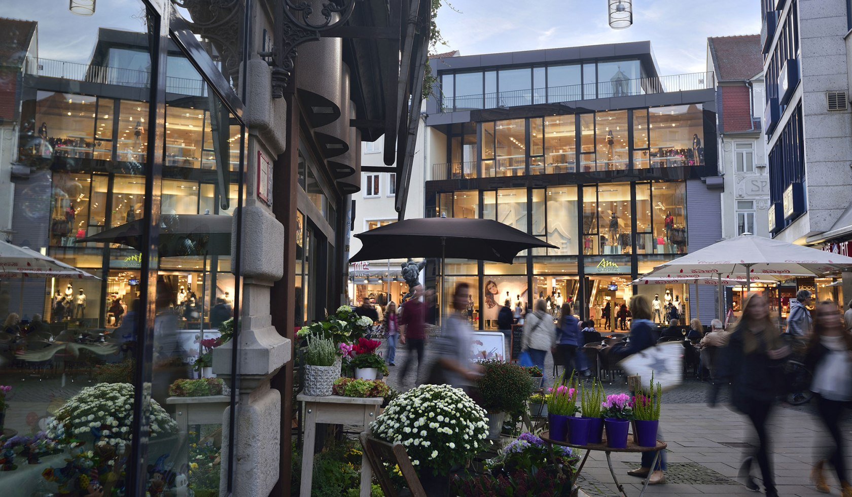 The shopping experience in front of the castle in Braunschweig, © Braunschweig Stadtmarketing GmbH / Daniel Möller