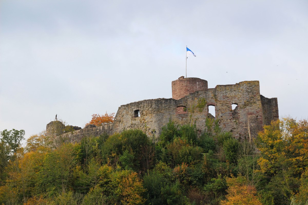 Frontal view of the castle ruins in Polle, © Burgdame.de/ Eva Adamek