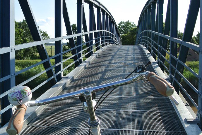 Narrowest road bridge, © Ostfriesland Tourismus GmbH / www.ostfriesland.de