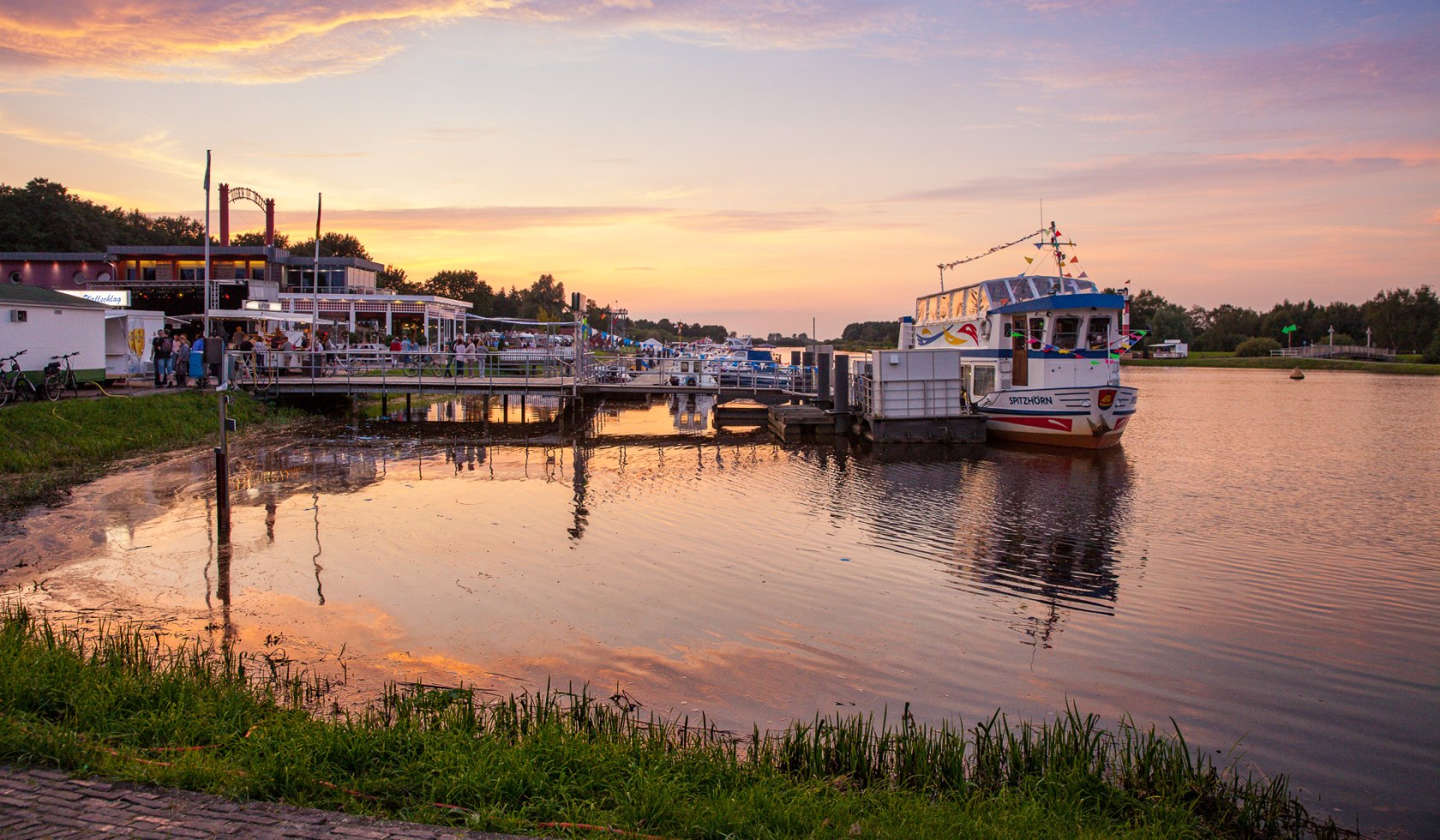 Port in Barßel at sunset, © malopo