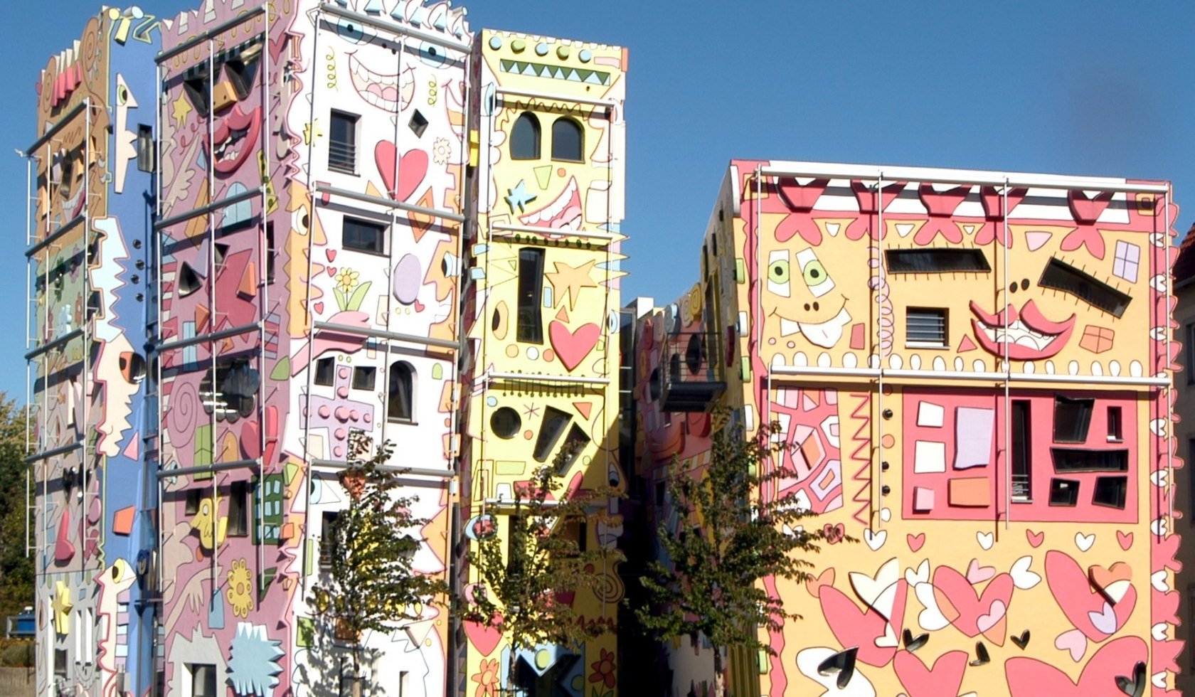 The colorful and playful Happy Rizzi houses in Braunschweig, © Braunschweig Stadtmarketing GmbH / Sascha Gramann