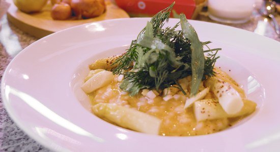 Asparagus risotto with salted almonds and molé in a coffee mushroom vinaigrette
