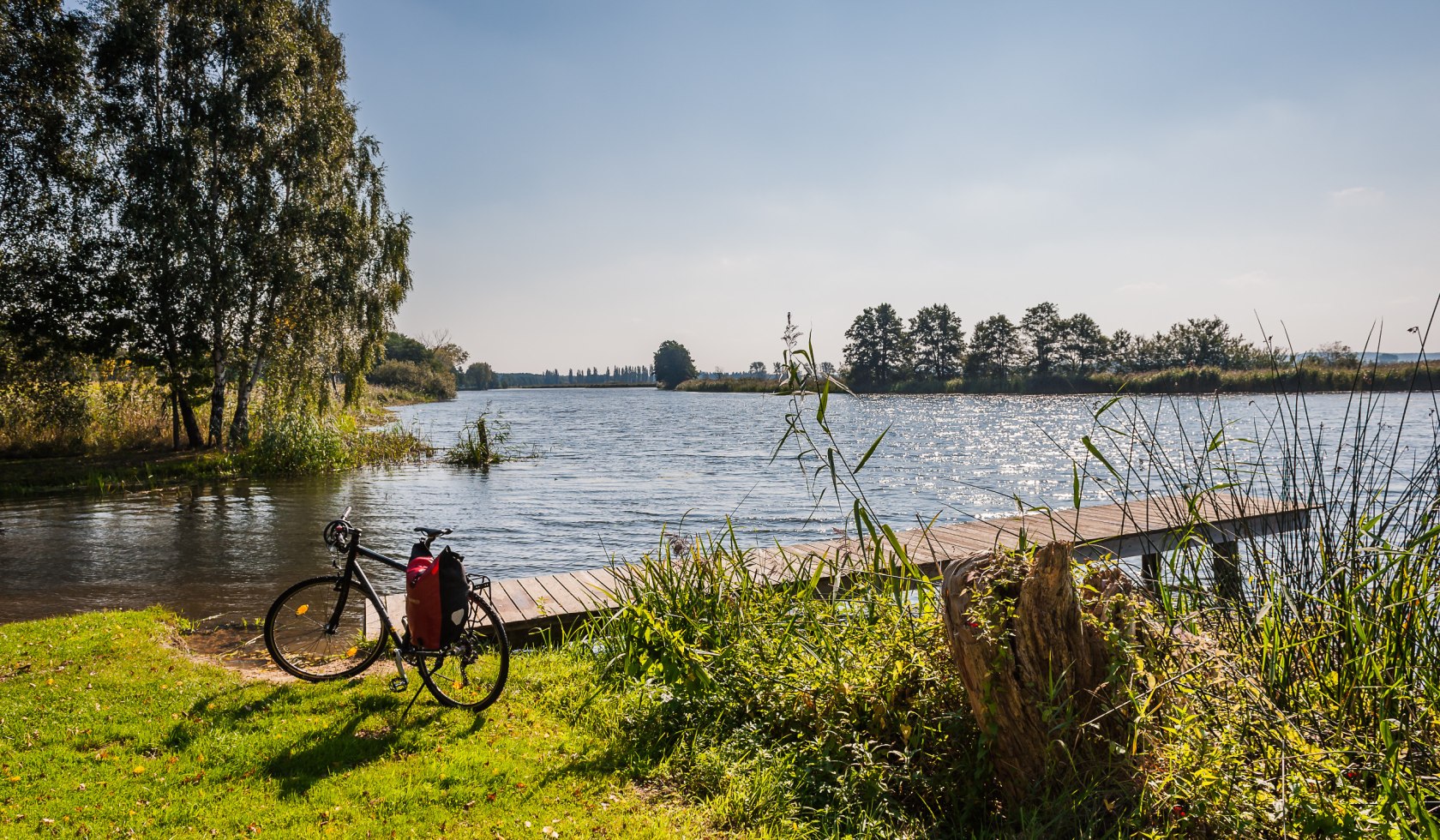 Bicycle at the Zeetzer lake at Amt Neuhaus, © TMN/ Markus Tiemann