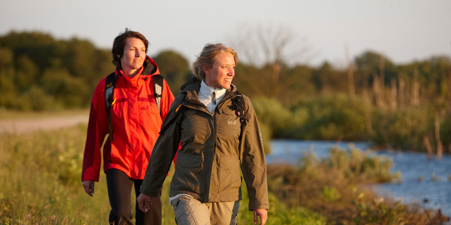 Two hiking people in the evening, © Emsland Touristik