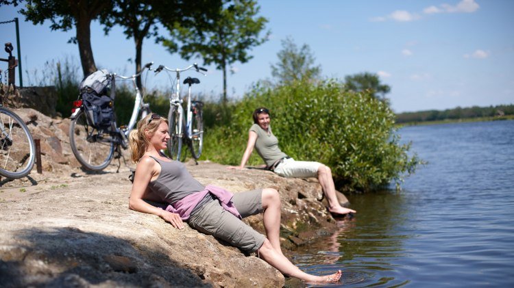 Radlerpause an der Ems, © Emsland Touristik GmbH