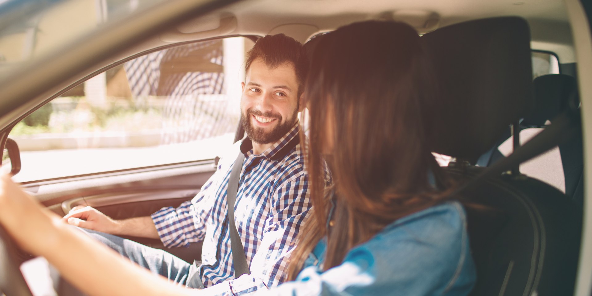 Couple driving a car, © Fotolia.com /estradaanton