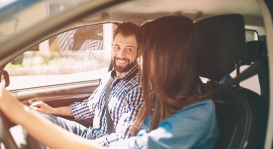 Couple driving a car, © Fotolia.com /estradaanton