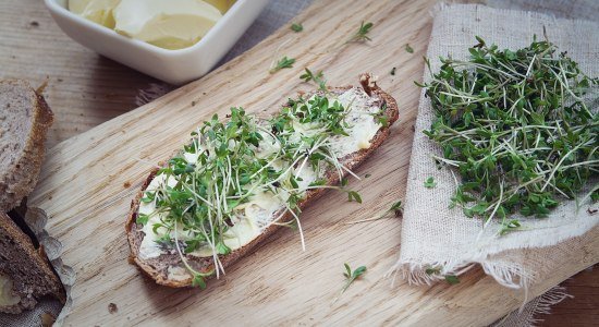 Bread with butter and cress, © Pixabay /Pezibear